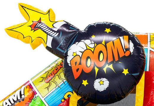 Bombe en haut du château gonflable combo toboggan en thème de bande dessinée