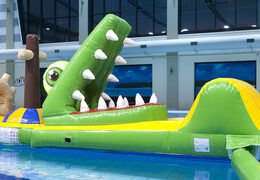Achetez un parcours d'obstacles gonflable hermétique sur le thème du crocodile avec des objets 3D amusants pour petits et grands. Commandez des attractions aquatiques gonflables maintenant en ligne chez JB Gonflables France