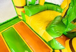 Mini château gonflable multijoueur sur le thème de la jungle avec toboggan pour enfants. Commandez des petit château gonflable avec toboggan en ligne chez JB Gonflables France