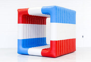 Koop rood-wit-blauwe kantelkubus voor zowel oud als jong. Bestel opblaasbare zeskamp artikelen online bij JB Inflatables Nederland