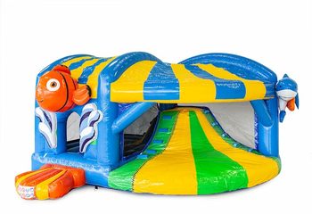 Opblaasbaar overdekt multiplay xl luchtkussen met glijbaan kopen in thema seaworld zee voor kinderen. Bestel opblaasbare luchtkussens online bij JB Inflatables Nederland