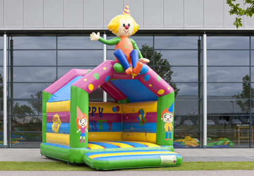 Commandez des château gonflable de fête standard dans des couleurs vives avec un grand objet 3D sur le dessus pour les enfants. châteaux gonflables à vendre en ligne chez JB Gonflables France