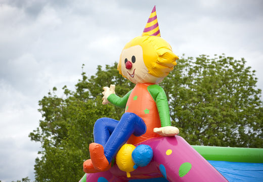 Commandez des château gonflable de fête standard uniques avec un objet 3D en haut pour les enfants. Achetez des châteaux gonflables en ligne chez JB Gonflables France