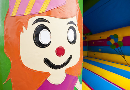 Achetez des château gonflable de fête standard dans des couleurs vives avec un grand objet 3D sur le dessus pour les enfants. Achetez des châteaux gonflables en ligne chez JB Gonflables France