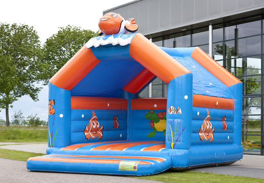 Super château gonflable avec toit sur le thème du poisson-clown nemo pour les enfants. Achetez des châteaux gonflables en ligne chez JB Gonflables France