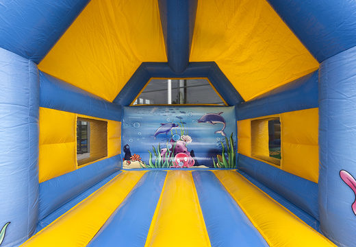 Achetez des château gonflable de requin standard avec un objet 3D sur le dessus pour les enfants. Commandez des châteaux gonflables en ligne chez JB Gonflables France