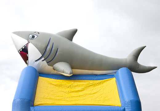 Commandez des château gonflable de requin standard uniques avec un objet 3D sur le dessus pour les enfants. Achetez des châteaux gonflables en ligne chez JB Gonflables France