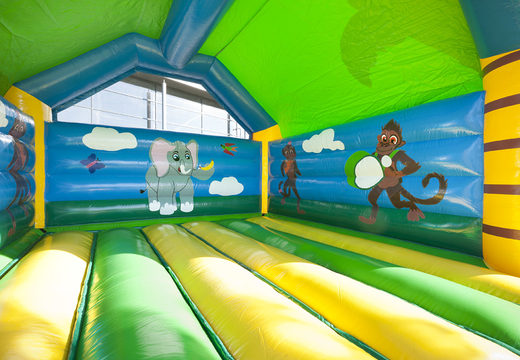 Grande château gonflable uper couverte d'animations joyeuses sur le thème de la jungle pour les enfants. Commandez des châteaux gonflables en ligne chez JB Gonflables France