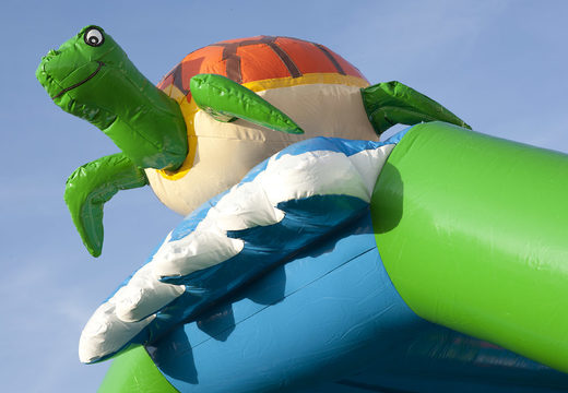 Commandez des château gonflable standard uniques avec un objet 3D d'une tortue sur le dessus pour les enfants. Achetez des châteaux gonflables en ligne chez JB Gonflables France