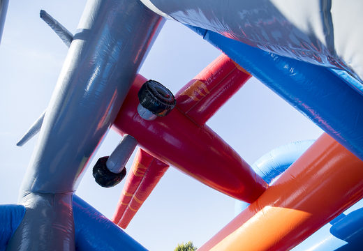 Koop een unieke 17 meter brede stormbaan in vliegtuig thema voor kinderen. Bestel opblaasbare stormbanen nu online bij JB Inflatables Nederland