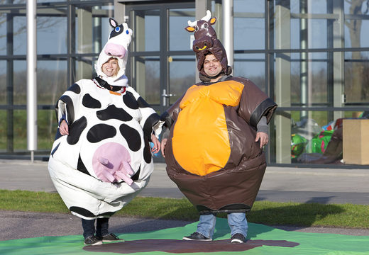 Achetez en ligne des costumes de sumo Cow & Bull pour petits et grands. Achetez des combinaisons de sumo gonflables chez JB Gonflables France