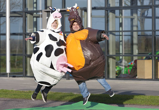 Achetez des combinaisons de sumo gonflables dans le thème Cow & Bull pour petits et grands. Commandez des structures gonflables en ligne chez JB Gonflables France