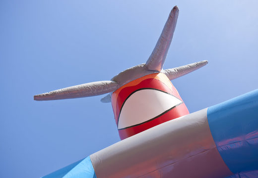 Grand château gonflable avec toit sur le thème de l'avion pour les enfants. Achetez des châteaux gonflables chez JB Gonflables France en ligne