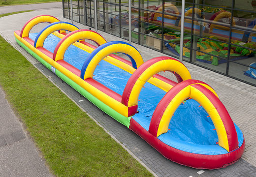 Spectaculaire toboggan gonflable standard de 18 mètres de long avec une piste extra large pour les enfants. Achetez des toboggans gonflables maintenant en ligne chez JB Gonflables France