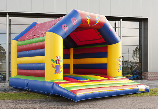 Grande château gonflable avec toit sur le thème du cirque à acheter pour les enfants. Achetez nos châteaux gonflables chez JB Gonflables France en ligne