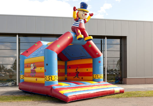 Achetez une château gonflable sur le thème du clown avec des animations joyeuses pour les enfants. Commandez des châteaux gonflables en ligne chez JB Gonflables France