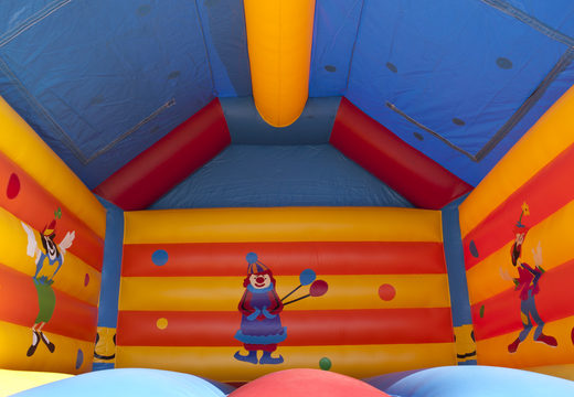 Grande château gonflable avec toit sur le thème du clown à acheter pour les enfants. Commandez des châteaux gonflables en ligne chez JB Gonflables France