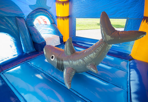 Commandez une château gonflable gonflable d'intérieur maxifun sur le thème du super requin pour les enfants. Achetez des châteaux gonflables en ligne chez JB Gonflables France