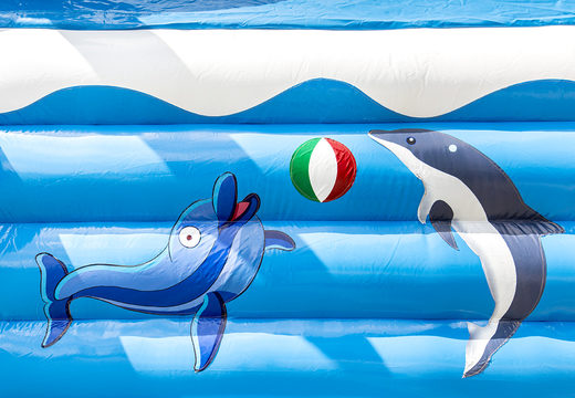 Commandez un château gonflable bleu multifun d'intérieur avec toboggan sur le thème des dauphins avec objet 3D pour les enfants. Achetez des châteaux gonflables en ligne chez JB Gonflables France