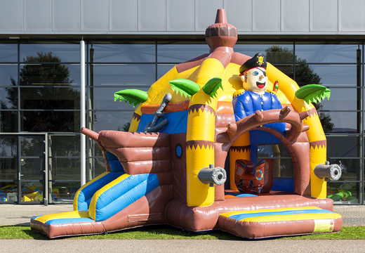 Achetez un château gonflable multifun gonflable avec toit sur le thème des pirates pour enfants chez JB Gonflables France. Commandez des châteaux gonflables en ligne chez JB Gonflables France