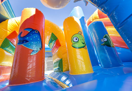 Châteaux gonflables multiplay de dauphins avec un toboggan, des objets amusants sur la surface de saut et des objets 3D accrocheurs pour les enfants. Commandez des toboggan châteaux gonflables en ligne chez JB Gonflables France