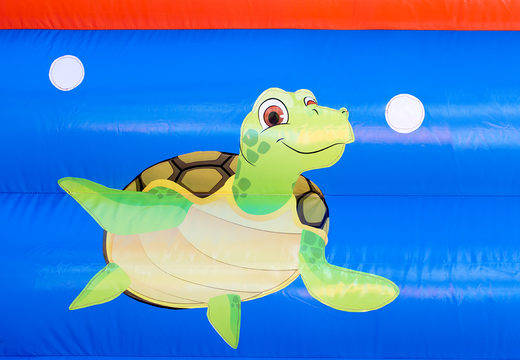 Commandez des château gonflable de fête standard uniques avec un objet poisson-clown 3D sur le dessus pour les enfants. Achetez des châteaux gonflables en ligne chez JB Gonflables France