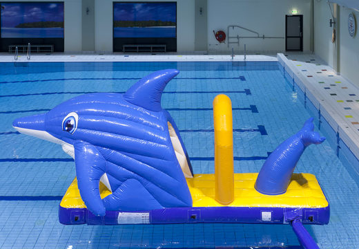 Commandez un toboggan de piscine gonflable étanche sur le thème des dauphins pour petits et grands. Achetez des attractions aquatiques gonflables en ligne maintenant chez JB Gonflables France