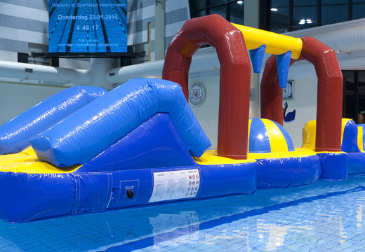 Parcours d'obstacles gonflable Water Ball Adventure avec des objets amusants pour petits et grands. Commandez des parcours d'obstacles gonflables en ligne maintenant chez JB Gonflables France