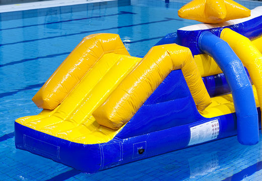 Commandez un parcours d'obstacles double piscine Zig Zag Zee pour petits et grands. Achetez des attractions aquatiques gonflables en ligne maintenant chez JB Gonflables France