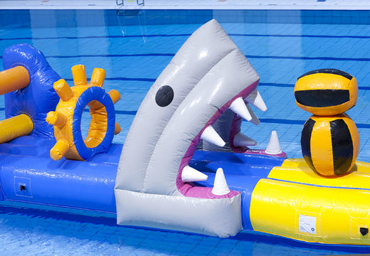 Commandez une piscine gonflable unique sur le thème des requins pour petits et grands. Achetez des attractions aquatiques gonflables en ligne maintenant chez JB Gonflables France