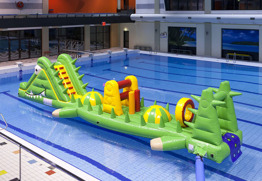 Piscine unique en forme de crocodile de 12 m de long avec des obstacles difficiles pour petits et grands. Achetez des jeux de piscine gonflables maintenant en ligne chez JB Gonflables France