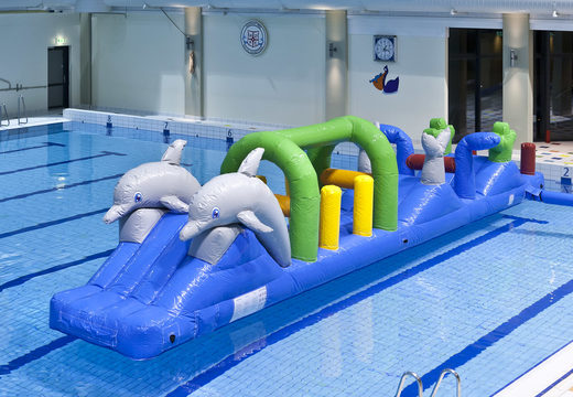 Cool piscine sur le thème des dauphins avec des objets d'obstacles difficiles pour petits et grands. Commandez des jeux de piscine gonflables maintenant en ligne chez JB Gonflables France