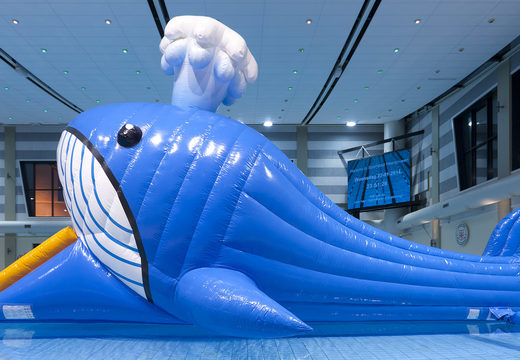 Commandez une course d'obstacles gonflable unique sur le thème des baleines avec des objets d'obstacle stimulants pour petits et grands. Achetez des attractions aquatiques gonflables en ligne maintenant chez JB Gonflables France