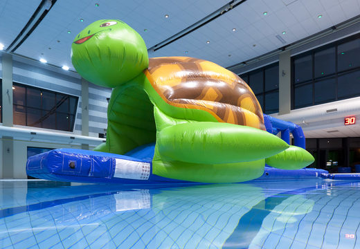 Obtenez une spectaculaire course d'obstacles sur le thème de la tortue avec des objets d'obstacle difficiles pour les jeunes et les moins jeunes. Achetez des jeux de piscine gonflables maintenant en ligne chez JB Gonflables France