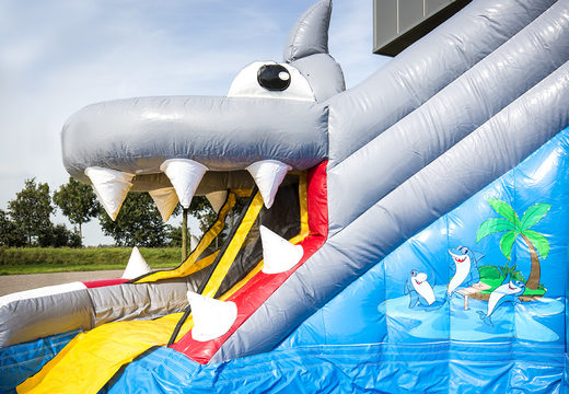 Commandez un château gonflable multijoueur sur le thème des requins pour enfants chez JB Gonflables France. Commandez des châteaux gonflables en ligne chez JB Gonflables France