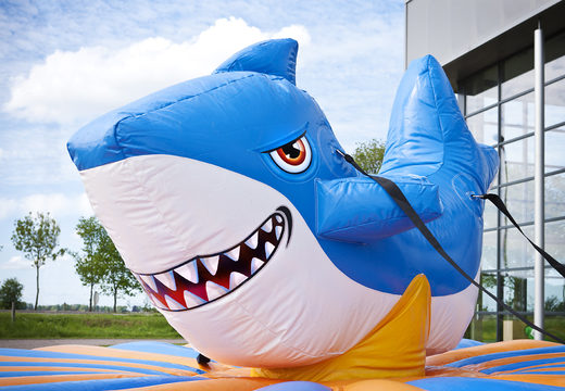 Traction gonflable sur le thème des requins pour enfants et adultes. Achetez une attraction gonflable en ligne chez JB Gonflables France