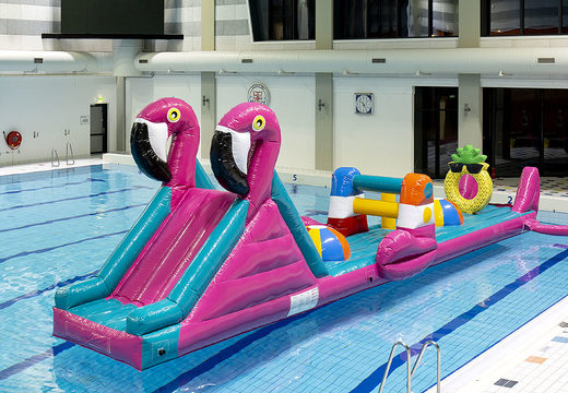Achetez un parcours d'obstacles piscine gonflable Flamingo Run de 12 mètres de long pour petits et grands. Commandez des attractions aquatiques gonflables maintenant en ligne chez JB Gonflables France