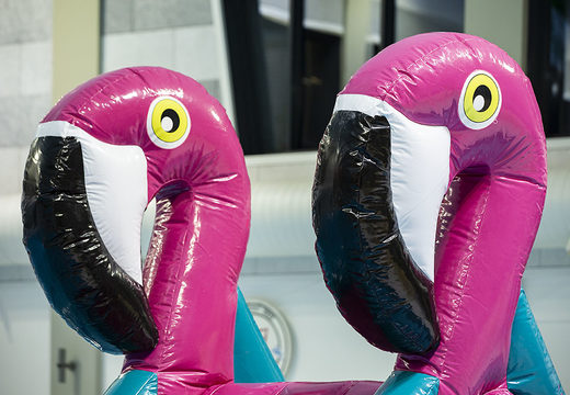 Achetez un parcours d'obstacles gonflable Flamingo Run pour les enfants. Commandez des attractions aquatiques gonflables maintenant en ligne chez JB Gonflables France