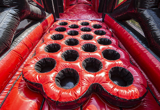 Achetez un grand parcours d'obstacles gonflable rouge noir méga alligator de 40 mètres de long. Commandez des parcours d'obstacles gonflables en ligne maintenant chez JB Gonflables France