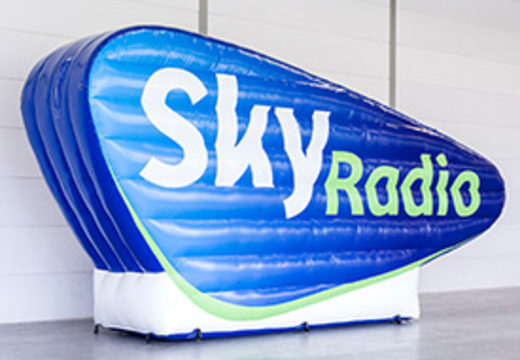 Achetez l'agrandissement du logo de Sky Radio en ligne. Commandez votre publicité gonflable maintenant chez JB Gonflables France