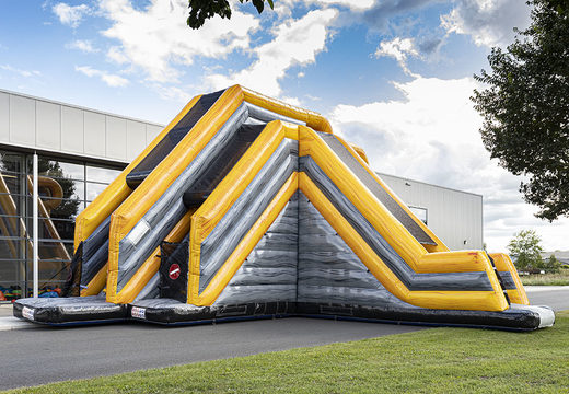 Achetez un toboggan gonflable Base Jump Pro de 4 et 6 mètres de haut pour petits et grands. Commandez une attraction gonflable maintenant en ligne chez JB Gonflables France