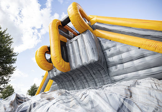 Spectaculaire attraction gonflable Base Jump Pro Slide de 4 et 6 mètres de haut pour petits et grands. Achetez une attraction gonflable maintenant en ligne chez JB Gonflables France