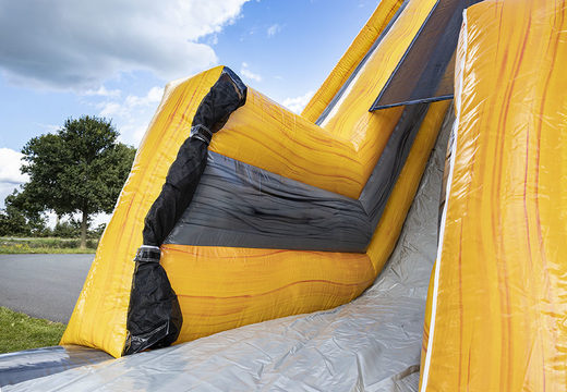 Achetez Toboggan gonflable Base Jump Pro de 4 et 6 mètres de haut pour petits et grands. Commandez une attraction gonflable maintenant en ligne chez JB Gonflables France