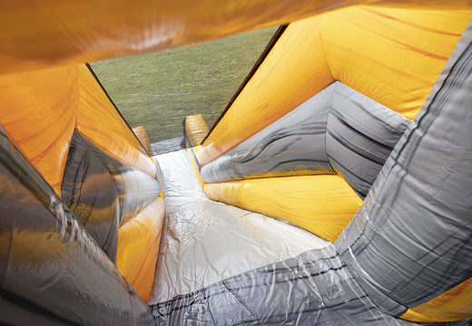 Base Jump Pro Toboggan gonflable de 4 et 6 mètres de haut et avec un tapis de chute extra épais pour petits et grands. Achetez une attraction gonflable maintenant en ligne chez JB Gonflables France