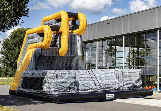 Commandez un grand Base Jump Pro gonflable de 4 et 6 mètres de haut pour petits et grands. Achetez une attraction gonflable maintenant en ligne chez JB Gonflables France