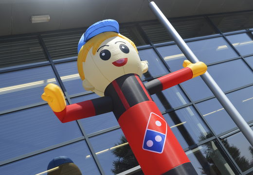 Vente un tube gonflable personnalisé Domino's Pizza waving skyman chez JB Gonflables France. Demandez dès maintenant un design gratuit pour un airdancer votre propre identité d'entreprise