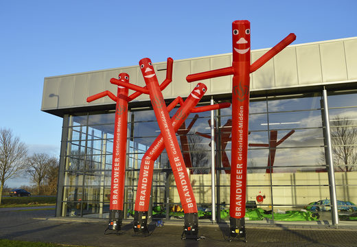 Skydancer du ciel moyen des pompiers de Gelderland de couleur rouge, fabriqué sur mesure chez JB Gonflables France; spécialiste des objets publicitaires gonflables tels que les tubes gonflables