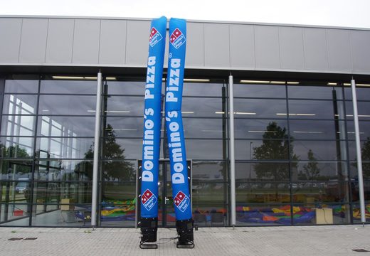 Vente un skytube gonflable Domino's Pizza sur mesure chez JB Gonflables France; spécialiste des objets publicitaires gonflables tels que les tubes gonflables