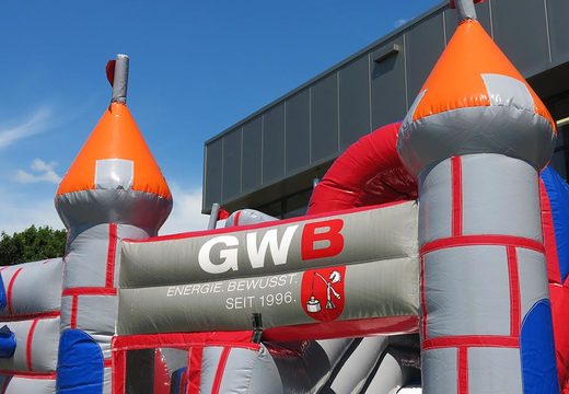 Château gonflable GWB Multiplay sur mesure Idéal pour différents événements. Commandez des châteaux gonflables personnalisés chez JB Gonflables France
