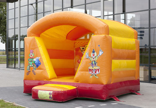 Petit château gonflable avec toit sur le thème du cirque à vendre pour les enfants. Commandez châteaux gonflables chez JB Gonflables France en ligne